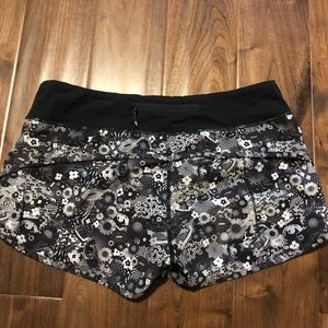 Lululemon Seawheeze Speed Short Sz 8-2.5” LMTD ED.